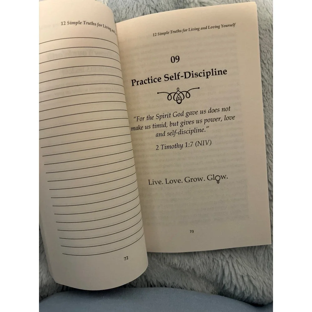 NEW 12 Simple Truths for Living & Loving Yourself by Lisa Lynch, Paperback